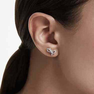 Lifelong stud earrings